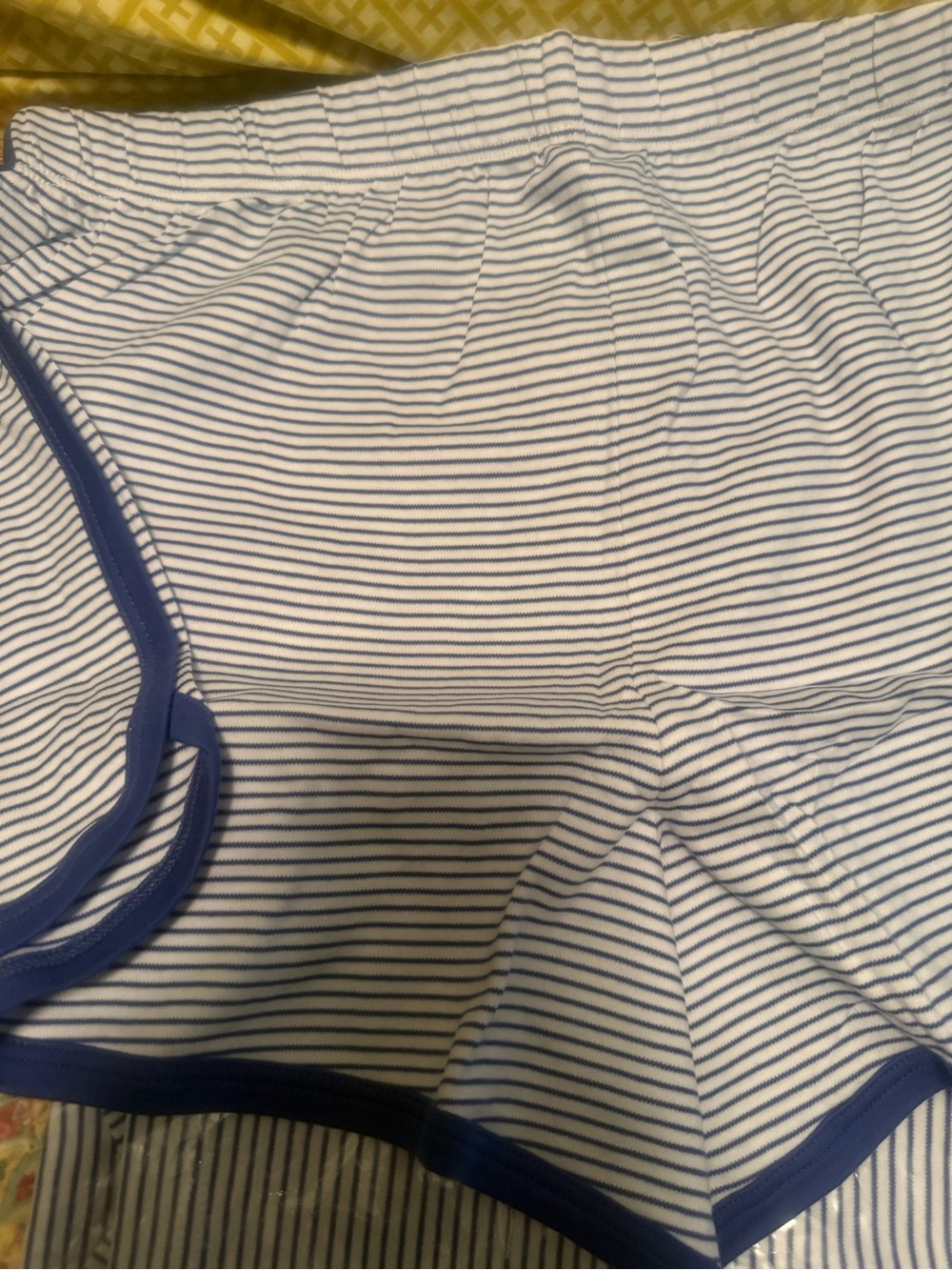 Lake Pima Short sleeve shorts pajama set. Size Large - Picture 2 of 2